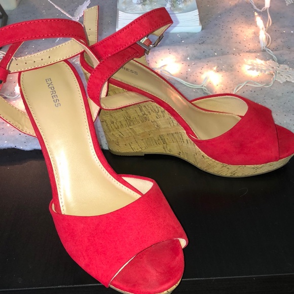 Red Express Wedges. Size 9. - Picture 5 of 5